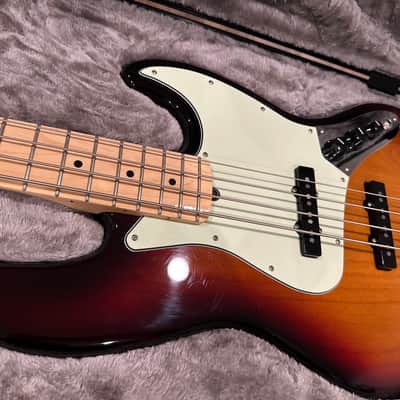 Fender American Professional Jazz Bass with Maple Fretboard 2017 - 2019 - 3-Color Sunburst image 2