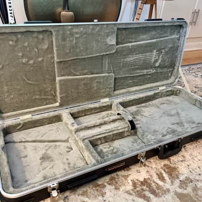 Road Runner ABS Molded Deluxe Hardshell Case for Stratocaster/Telecaster (Very-Good-Condition) image 2