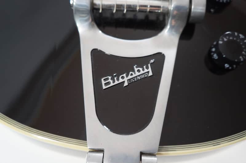 Burny BLC-85 Bigsby Tremolo Semi Hollow Les Paul Custom Type Burny BLC-85 Bigsby Tremolo Semi Hollow Les Paul Custom Type