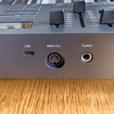 Novation Launchkey 61 MKIV MIDI Keyboard Controller 2024 - Present - Black image 3