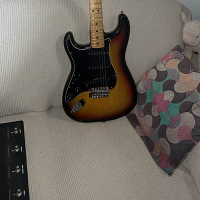 Fender Stratocaster  1977 Sunburst image 2