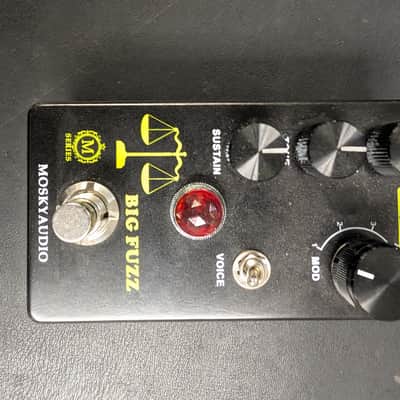 Mosky Big Fuzz Distortion Guitar Effect Pedal One Toggle Volume Tone Sustain image 2