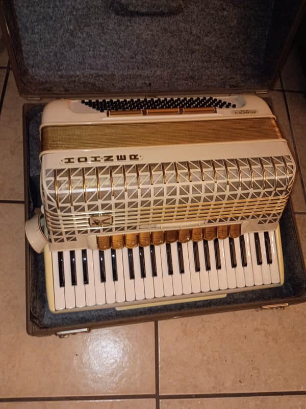Hohner Atlantic IV De Luxe 1970s - White / Gold Accordion Full Size image 1