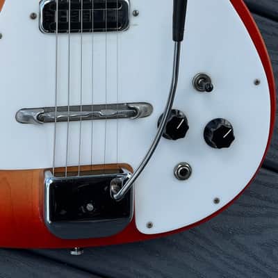 Rickenbacker 425 1967 - a very rare & stunning Fireglo 425 w/a cool factory Boyd Vibrato ! image 12