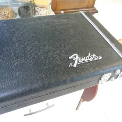 Fender American Standard Stratocaster, Left handed - 3-color Sunburst, Maple Fingerboard 2014 image 11