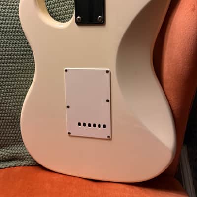 Tanglewood Signature TSB 57 Strat Style Electric Guitar In White image 6