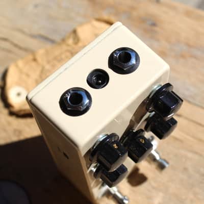 JHS "Kodiak" (Tremolo) image 6