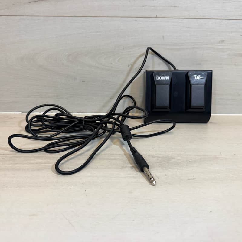 Behringer FS112V-2 Dual Up/Down Footswitch w/ Attached TRS Cable 2000's