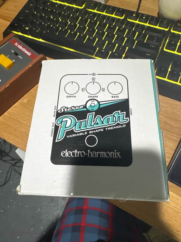 Electro-Harmonix Stereo Pulsar Analog Tremolo 2007 - Present - Blue image 1