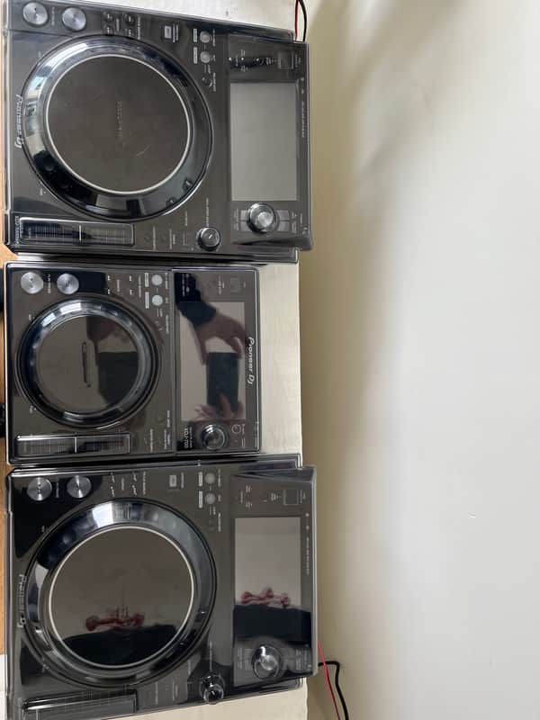 2 x Pioneer XDJ-1000MK2 1 x Pioneer XDJ-700 image 1