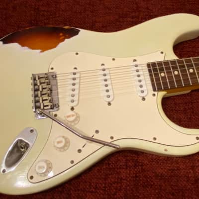 Suhr Classic S Antique 2018 - Olympic White over 3-tone Sunburst, heavy relic image 2