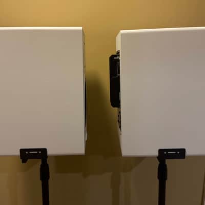 Yamaha HS8 8" Powered Studio Monitor (Pair) Excellent Condition - White image 6