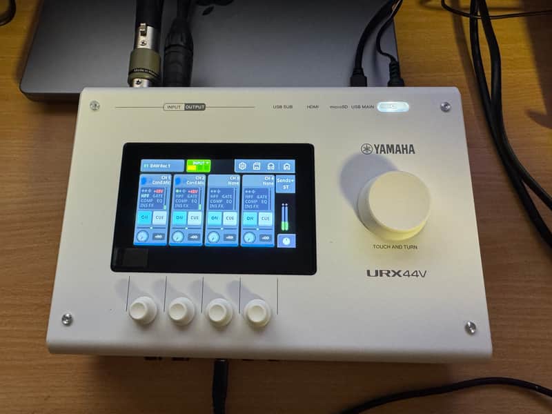 Yamaha URX44V White image 1
