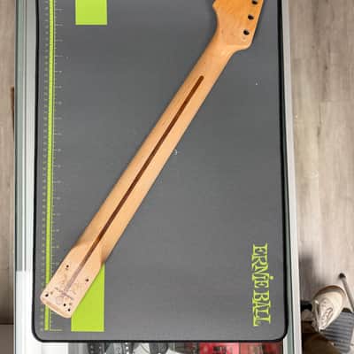 Allparts Fender Licensed Strat Neck 9.5” Radius image 7