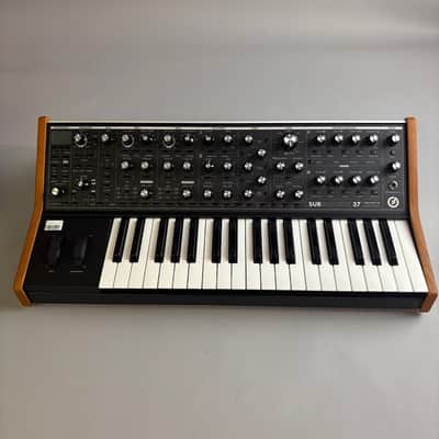Moog Subsequent 37