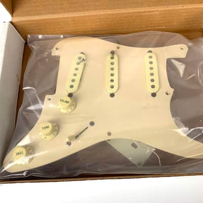 Fender Strat 1989 - Lake Placid Blue - Made in Japan. Dragonfire Pro Series  HSS set up installed.Original white guard S/S/S with factory electronics included. image 17