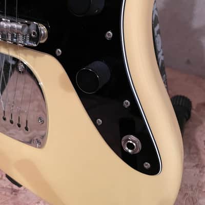 Fender Player Jazzmaster Electric Guitar, Tom Delong Style Buttercream, Pau Ferro Fingerboard. MODDED OUT!! Jazzmaster 2018 - Buttercream image 5