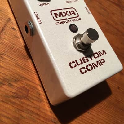 MXR CSP202 Custom Comp 2010s White Effectpedal Made in USA image 2