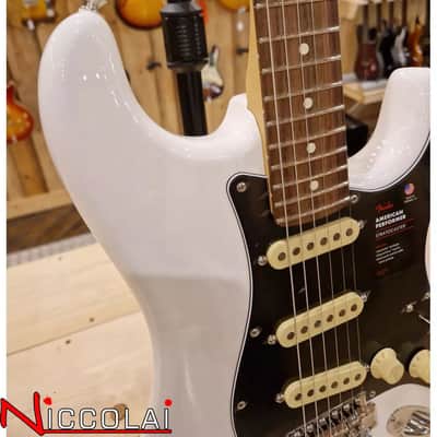 Fender American Performer Stratocaster Arctic White image 5