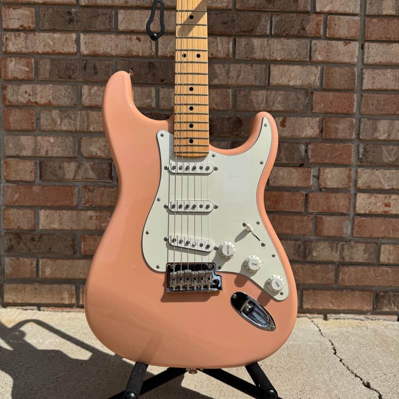 Fender Hybrid II ‘60s Stratocaster - Shell Pink image 1