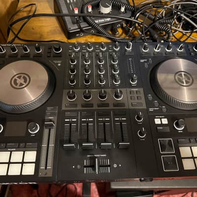 Native Instruments Traktor Kontrol S4 MK3 2018 - Black image 1