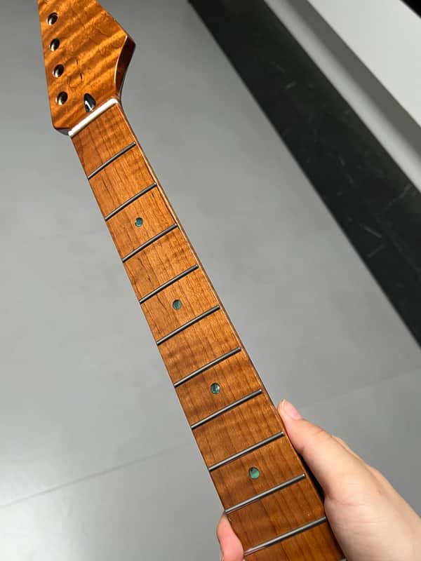 1 Round end stainless steel 22 frets Roasted flame Maple guitar neck 25.5inch hole 10mm Radius: 9.5 inches.gloss image 1