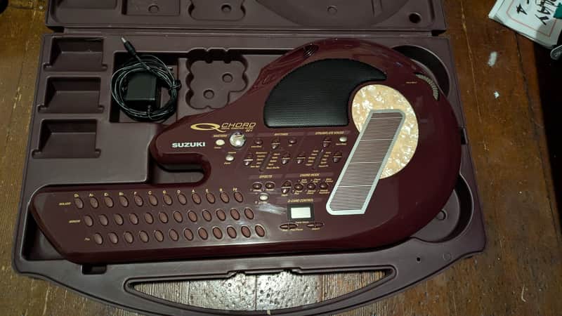Suzuki QC-1 QChord 1999 - Red image 1