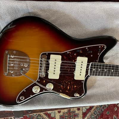 Fender American Vintage Reissue Jazzmaster '65 - 3 Color Sunburst image 9