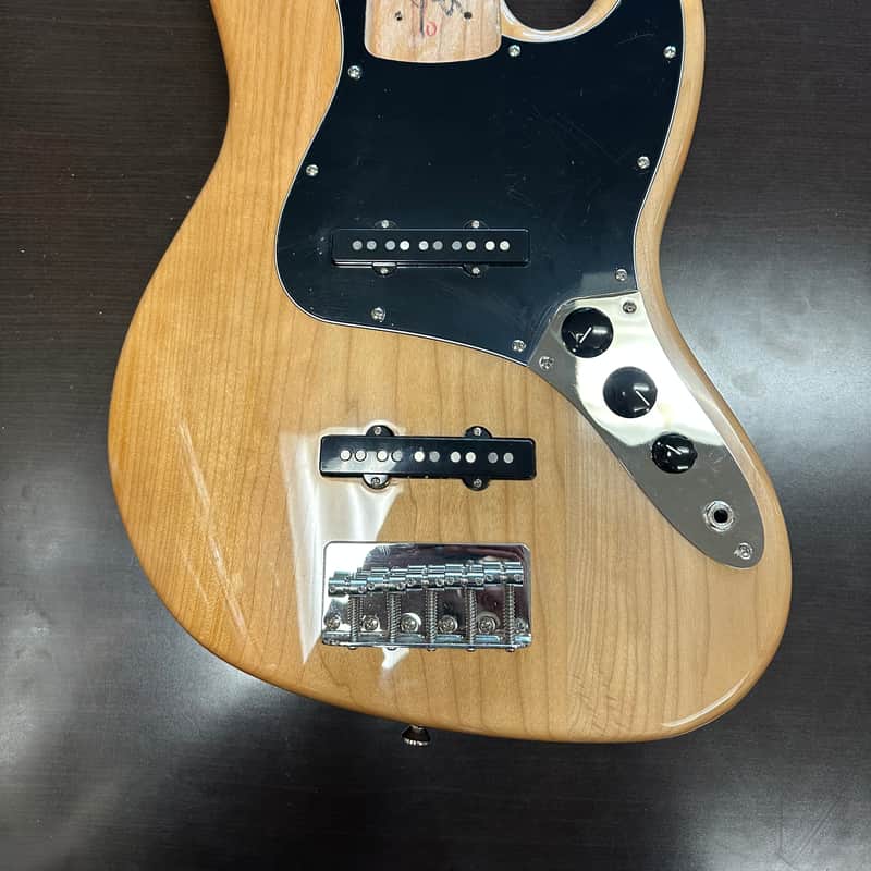 Squier Vintage Modified 5 String Bass Body with electronics Na…