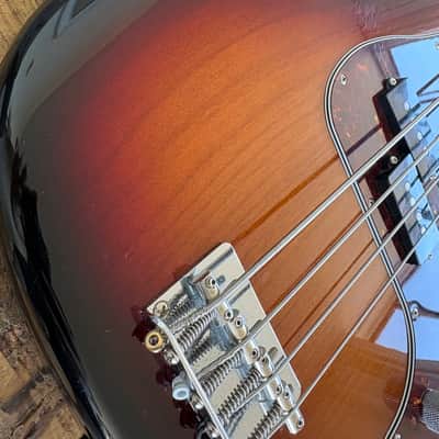 Fender American Special Precision Bass 3-tone Sunburst image 9
