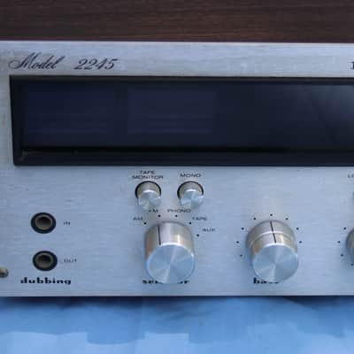 Marantz 2245 receiver 1970's - Silver image 2