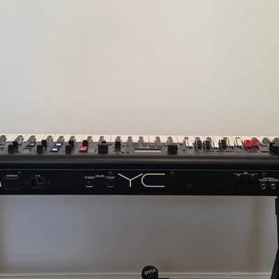 Yamaha YC61 61-Key Stage Keyboard 2018 - Present - Black image 4