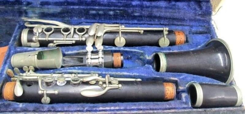 Artisan France Model 252 Intermediate Level Wood Clarinet w case, Good condition image 1