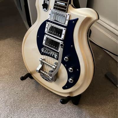 Farida Freddie Cowan from  “The Vaccines” Signature 2013 - Pearl White image 6