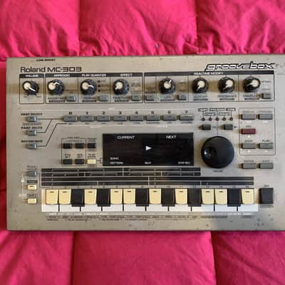 Roland MC-303 Groovebox 1990 - 1998 - Silver