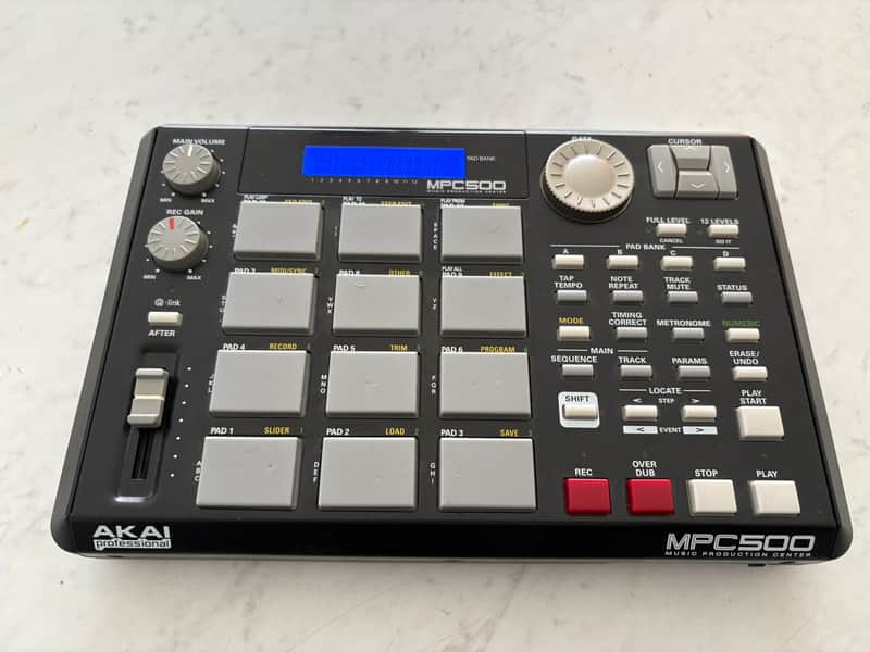 Akai MPC500 Music Production Center 2006 - 2013 - Black image 1