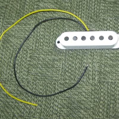 very near A+ (rarely used) genuine Fender Tex-Mex Stratocaster Bridge Single Coil Pickup, 7.4k full strength, White Cover (p/n # 50659000) +screws & rubber bushings, Alnico 5 magnets, staggered pole pieces, Polysol magnet wire, vinyl output wires image 9