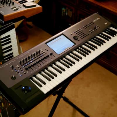 MUST SEE!!! KORG KRONOS X 61 FULLY INSPECTED/SERVICED AND IN AMAZING CONDITION!