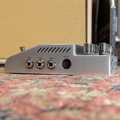 Two Notes Le Clean Dual Channel Tube Preamp 2010s - Silver image 2