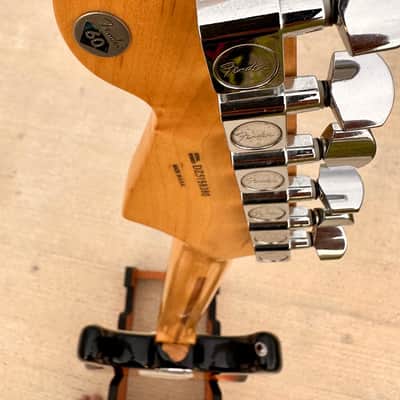 Fender American Deluxe Stratocaster Alder with Rosewood Fretboard 2005 3-Color  Sunburst image 10