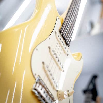 Suhr Classic S Antique SSS Vintage Yellow image 4