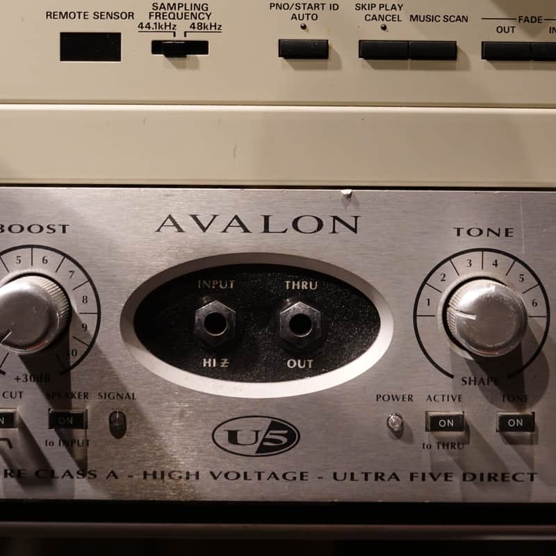 2010s Avalon U5 Direct Box / Instrument Preamplifier Silver