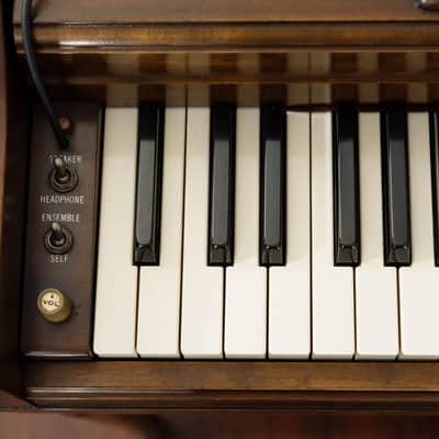 Wurlitzer 720 Electronic Piano with Vibrato in Walnut image 3
