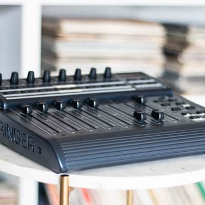 Behringer B-Control BCF2000 USB MIDI DAW Fader Controller Bild 2