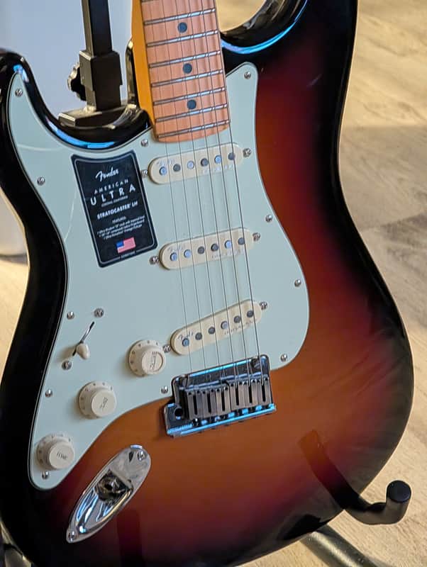 Fender American Ultra Stratocaster LEFT HAND 2021-2023 - 3 Color Sunburst image 1