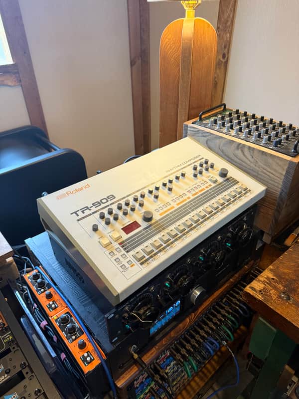 Roland TR-909 Rhythm Composer 1983 - 1985 - White image 1