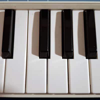 Casio MT-45 Casiotone 49-Key Synthesizer 1980s - White image 4