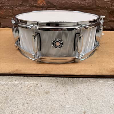 Gretsch Catalina Club Jazz 4-Piece Drum Kit White Satin Flame 18/12/14 + Snare – Floor Model image 16