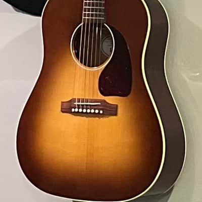 Gibson J45 2025 - Honeyburst image 2