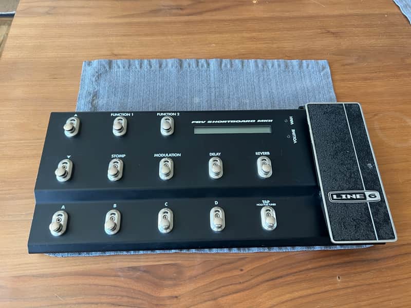 LINE6 FBV SHORTBOARD MKⅡ フットコントローラー Line 6 FBV Shortboard MKII Controller | zZounds